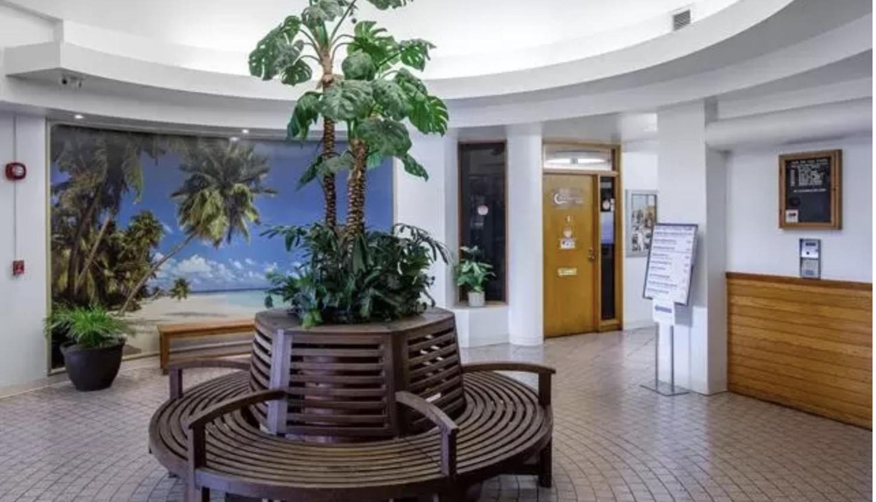 Gem Of Waikiki At Inn On The Park Гонолулу Екстер'єр фото