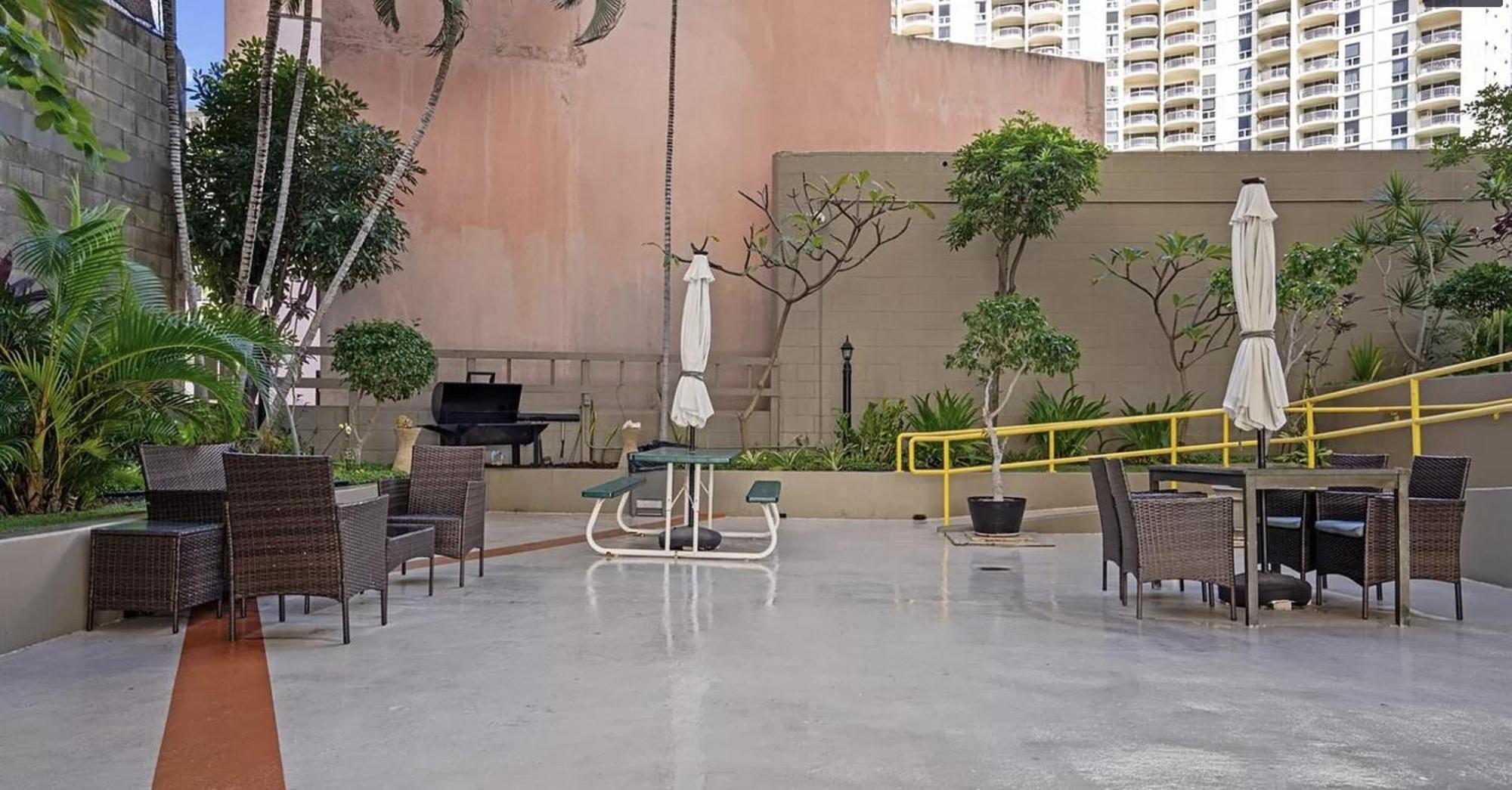 Gem Of Waikiki At Inn On The Park Гонолулу Екстер'єр фото