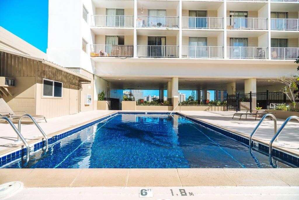 Gem Of Waikiki At Inn On The Park Гонолулу Екстер'єр фото
